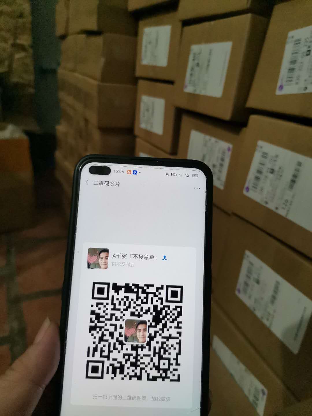 专注批发各种大牌化妆品，口红，香水一手货源，免费代理
