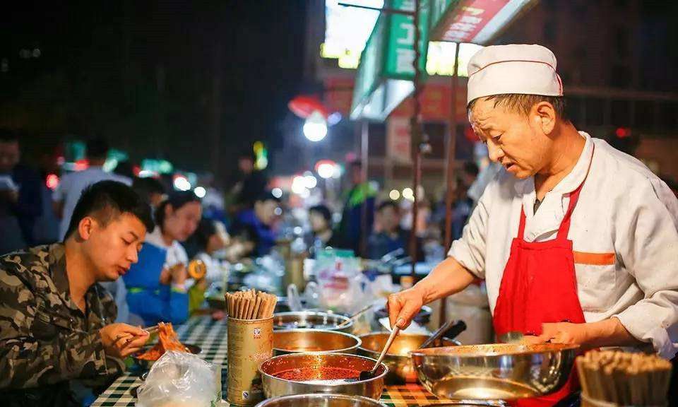 千元流动小生意(失业靠摆摊日入上千)