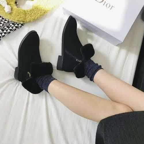 厂家一手女鞋 联名鞋款中也向来备受鞋迷们追捧